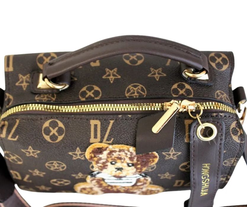 mała torebka kuferek miś w sweterku cyrkonie