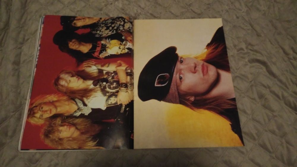 Livro de posteres dos Guns N Roses
