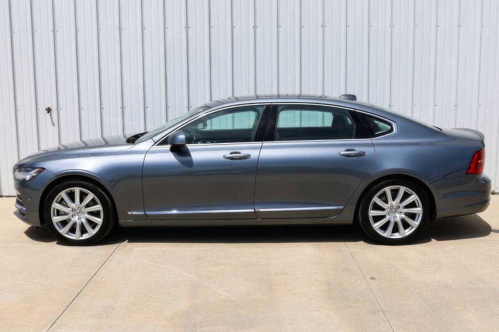 Volvo S90      2018