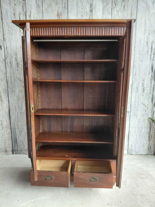 drewniana  szafa dwudrzwiowa  / 260