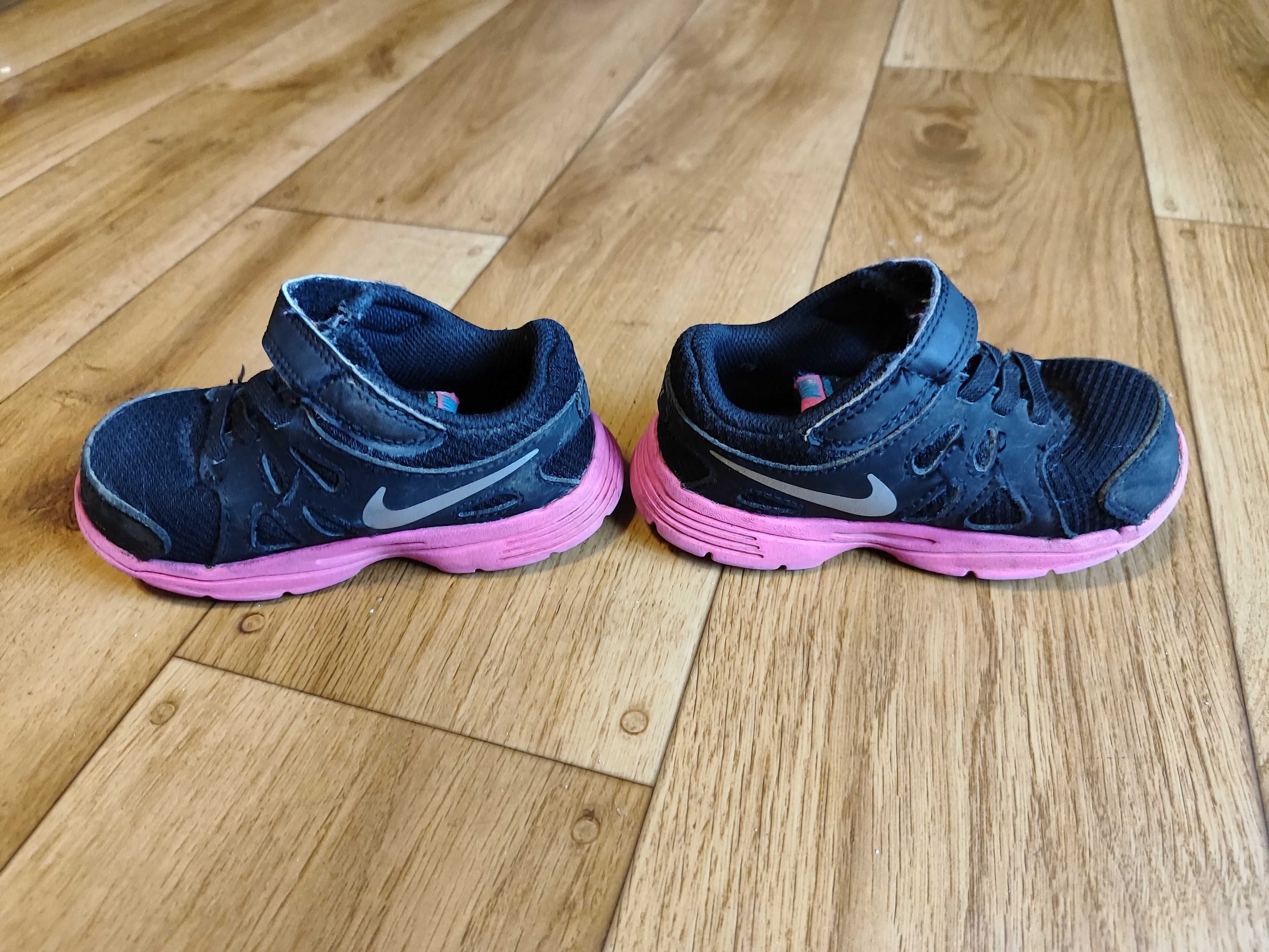 Buty sportowe Nike dla dziewczynki rozmiar 23,5