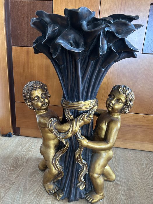 Estatueta antiga em talha dourada ou mesa de apoio