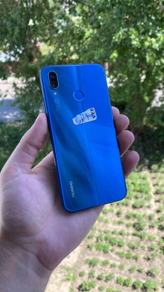 Телефон Huawei P20 Lite 4/64gb