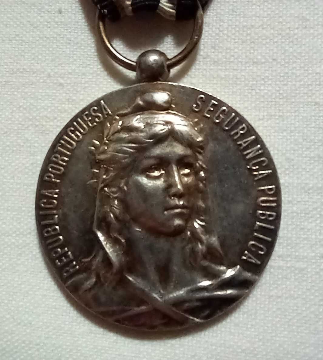 Condecoração - Medalha em prata República Portuguesa