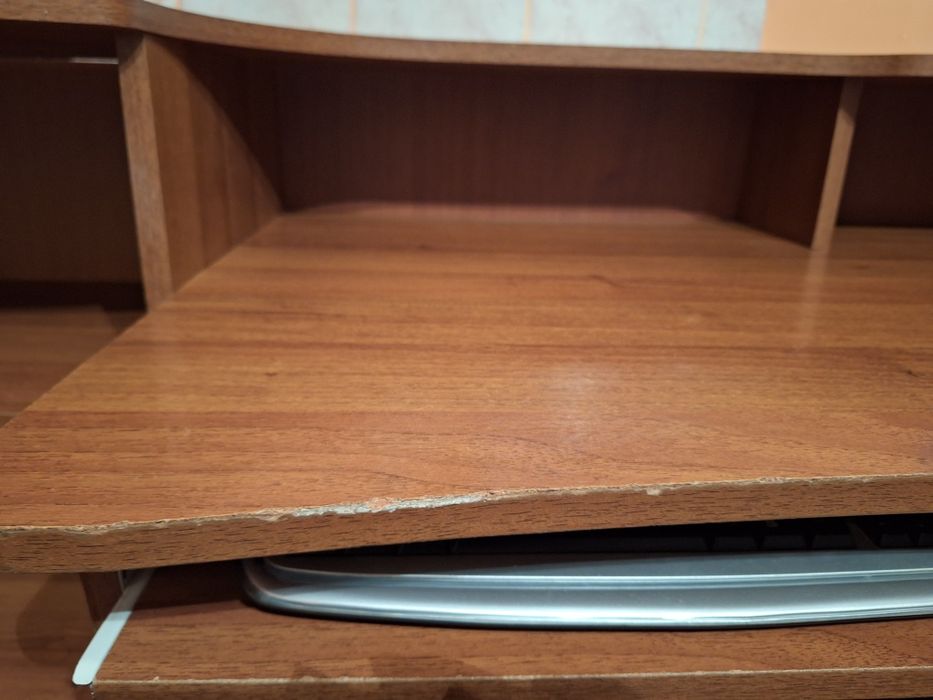 Комп'ютерний стіл