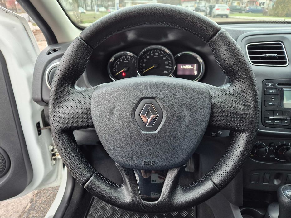 Renault Logan 2016г 1.2двигатель 114тыс км пробег