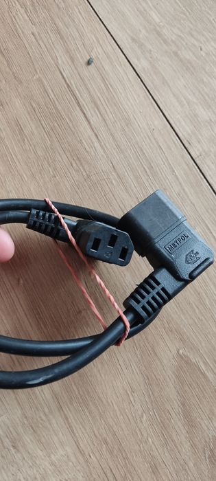 Kabel zasilający IEC C13–C14 kątowy (przedłużacz zasilania do serwerów