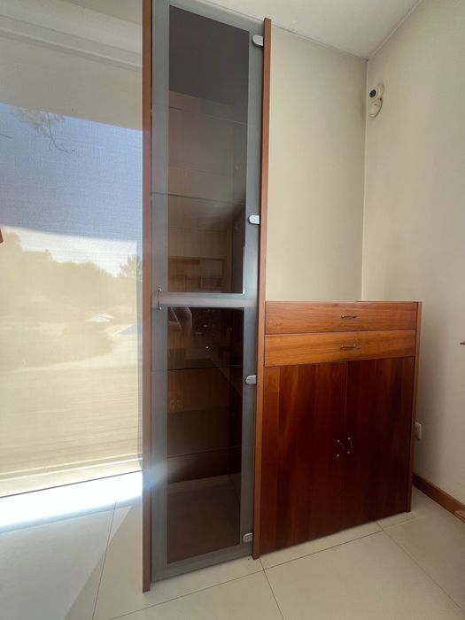 Móveis de sala - mesa jantar, 4 cadeiras e movel alto com lateral