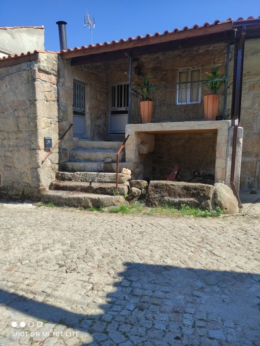 Aluga-se Casa T3 – Pinhal do Norte, Carrazeda de Ansiães