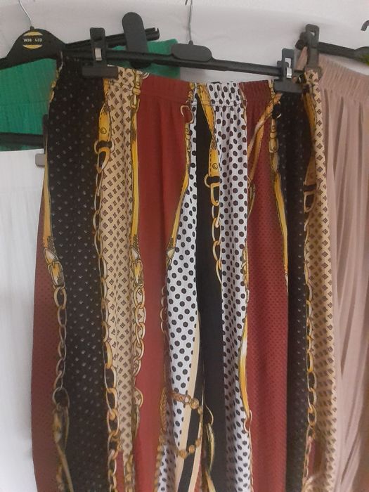 Calças/ pantanolas  tm L semi-novas usadas1vez.