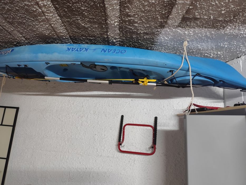 Kaiaques com bancos e pagaia