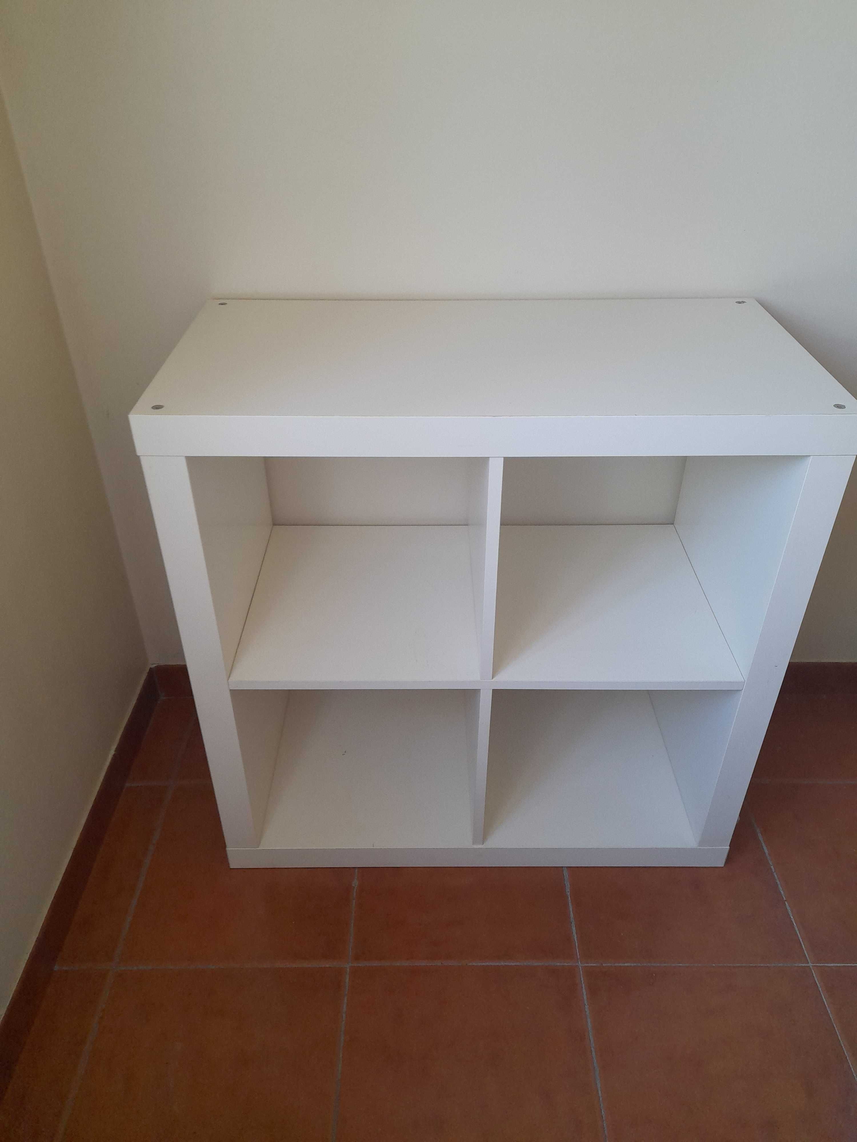 Estante branca 77x77cm