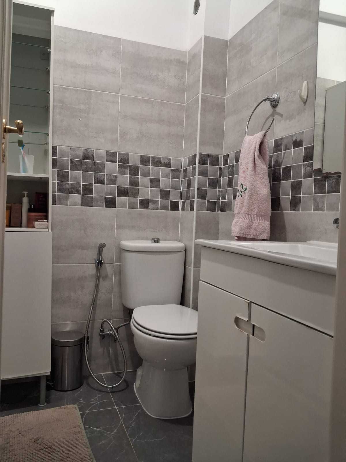 Alugo quarto a rapariga