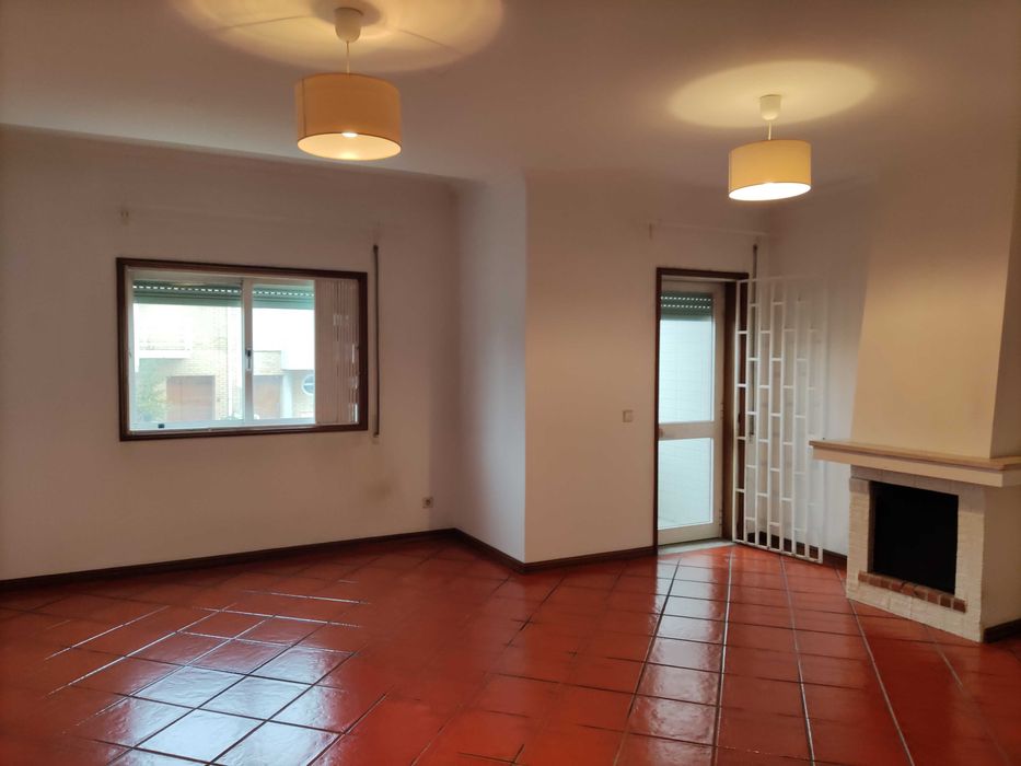 Ermesinde Arrendo T2 bom localizado de transporte público