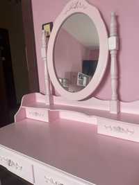Toaletka różowa z kustrem