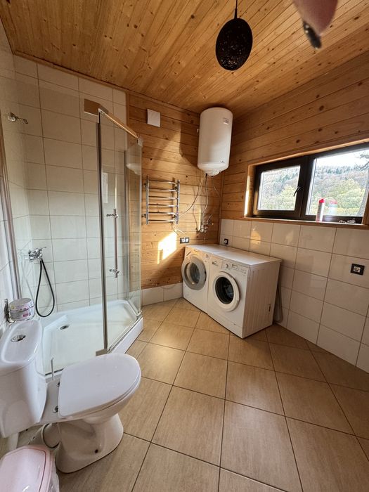 Відпочинок у Карпатах котеджі біля річки та лісу