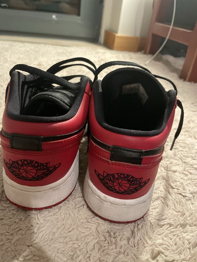 Air Jordan 1 low reverse bred