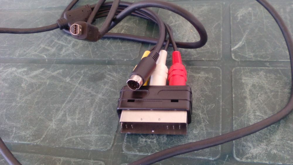 Cabos de audio e video e Scart em óptimo estado