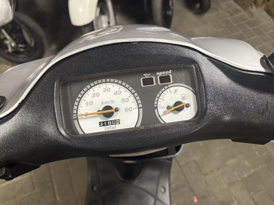 Японский скутер Suzuki ZZ