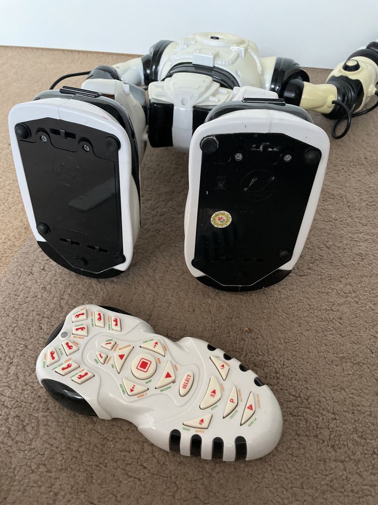 Большой Робот 37 см Robosapien Wowwee с пультом