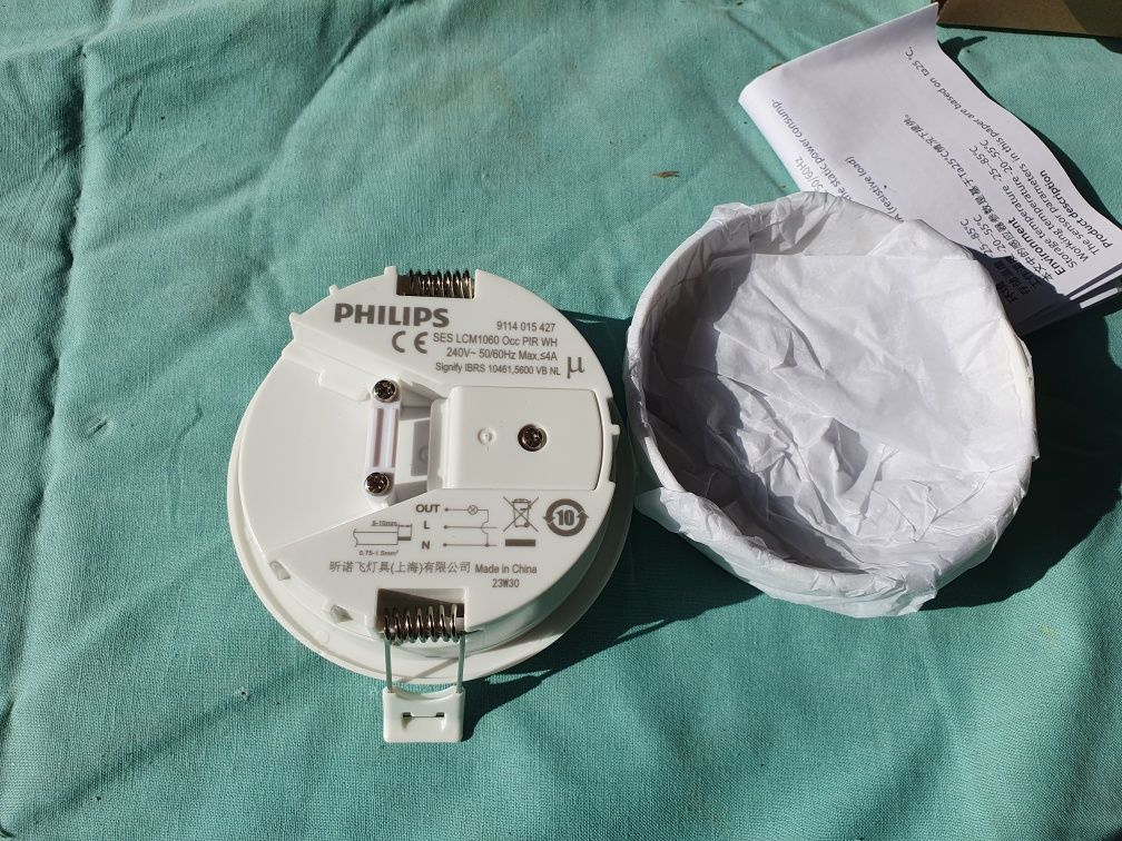Lampy modułowe LED PhilipsCoreline linie świetlne garaż sklep warsztat