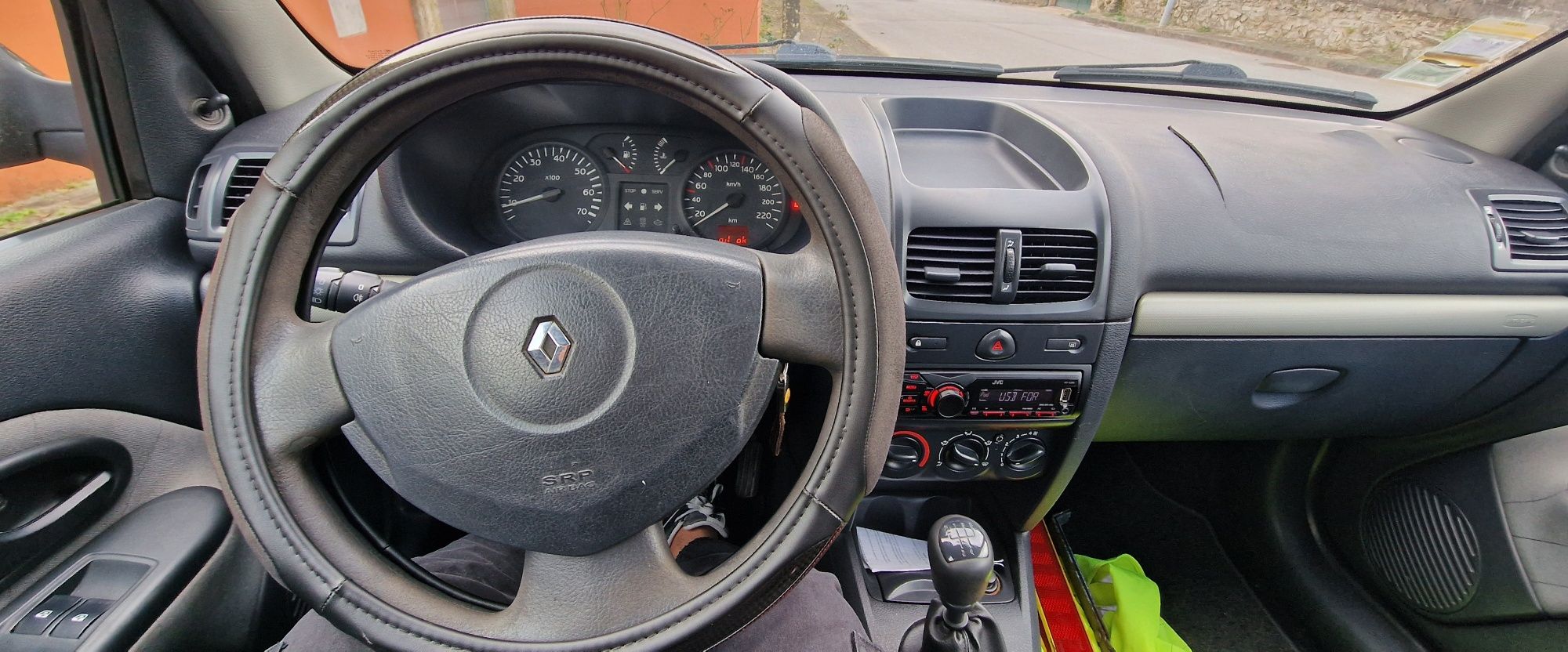 Carro Renaul Clio