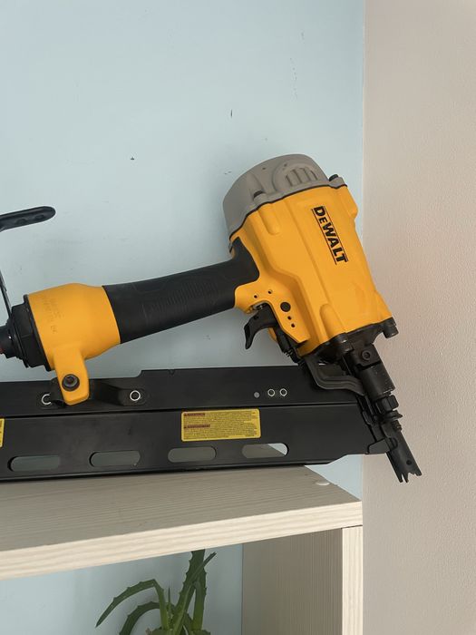 Dewalt нейлер пневматичний