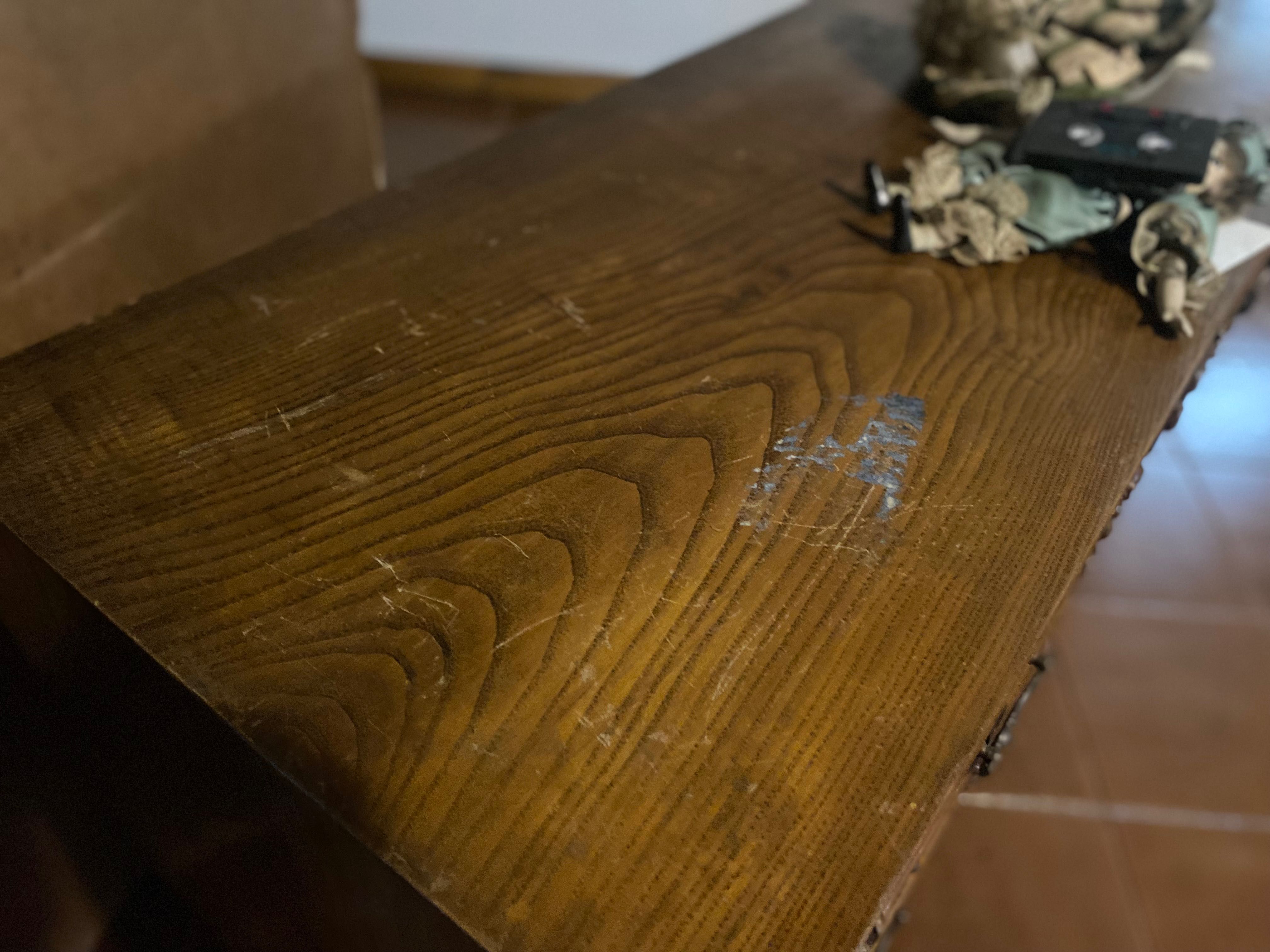Toucador com 35 anos em madeira maciça, precisa de pequeno restauro