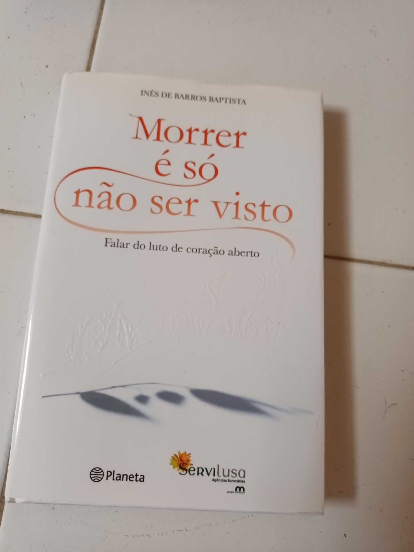 Vendo livros com várias temáticas