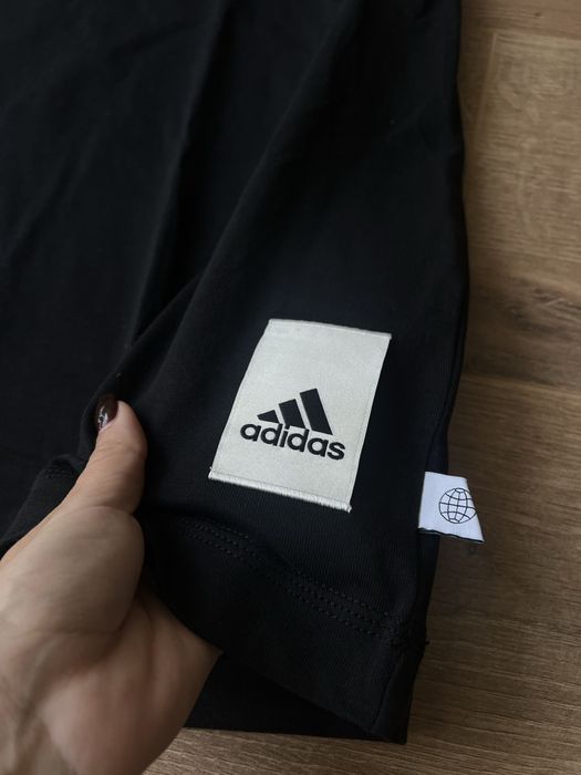 Футболка ADIDAS чорна базова  / розмір M