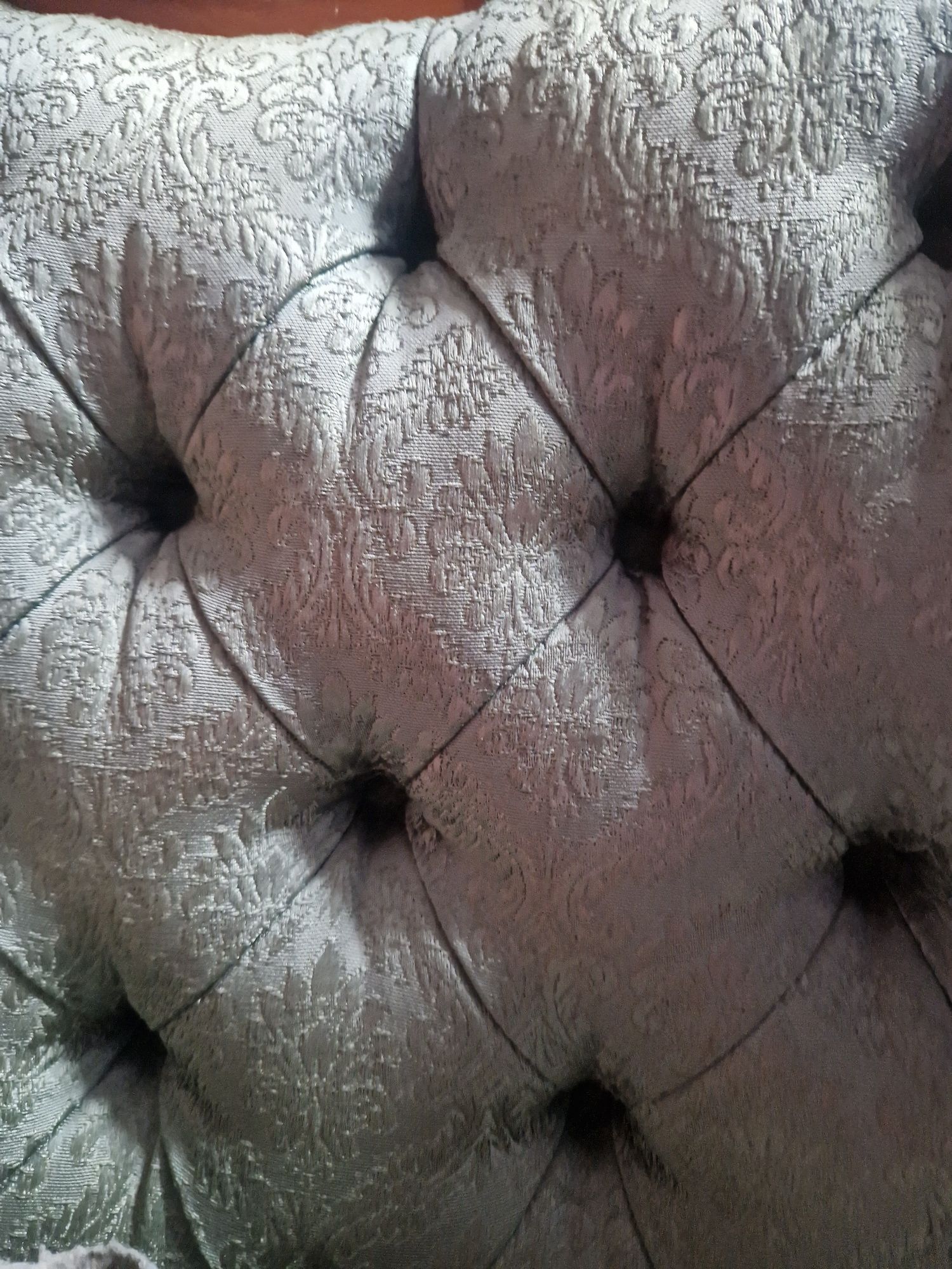 Sofa w stylu ludwikowskim