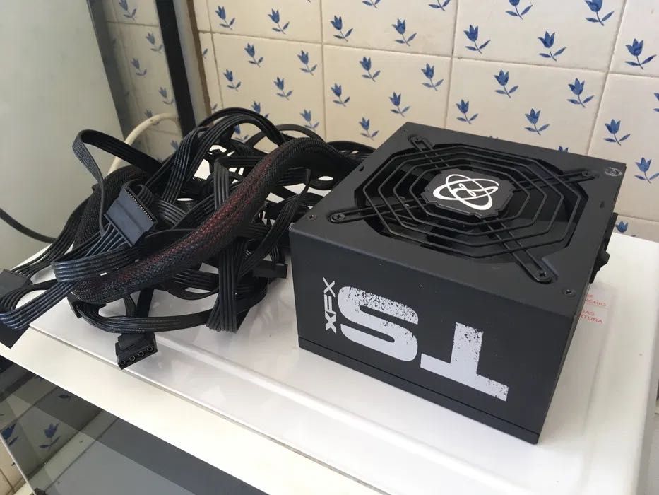 Fonte XFX TS 550W para pc gaming