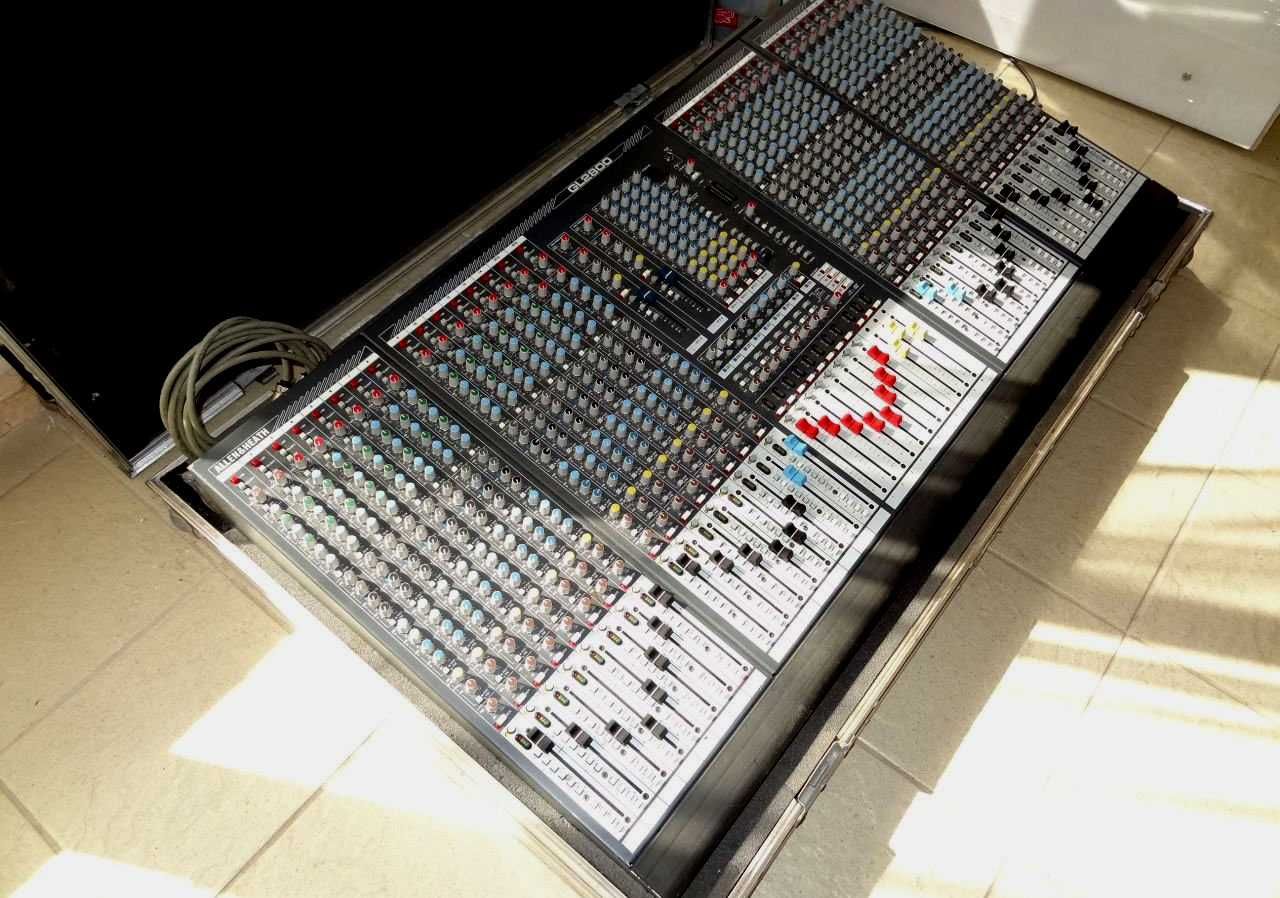 Микшерный пульт Allen & Heath GL2800-32,другое студийное оборудование.