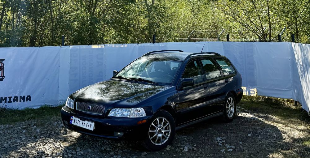 Volvo V40 1.8 > Lift > Skóry > Klima > 2004 > Alufelgi > Zadbane