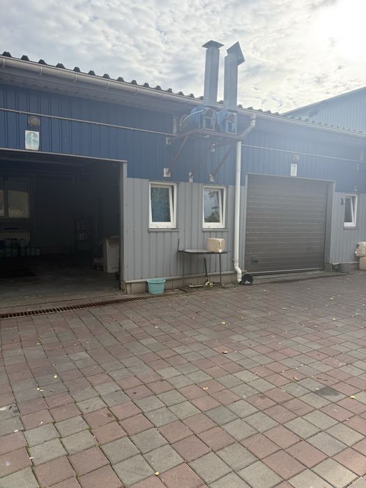 Здаю два бокси під автомийку