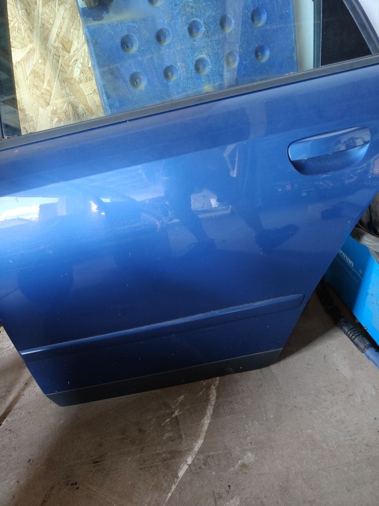 Lewe drzwi tył audi A4 b6 LZ5W