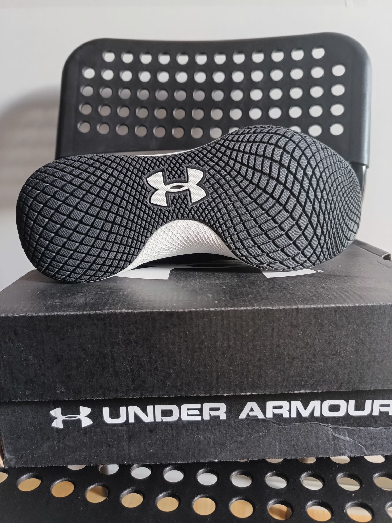 Under Armour buty czarne r 38,5 NOWE