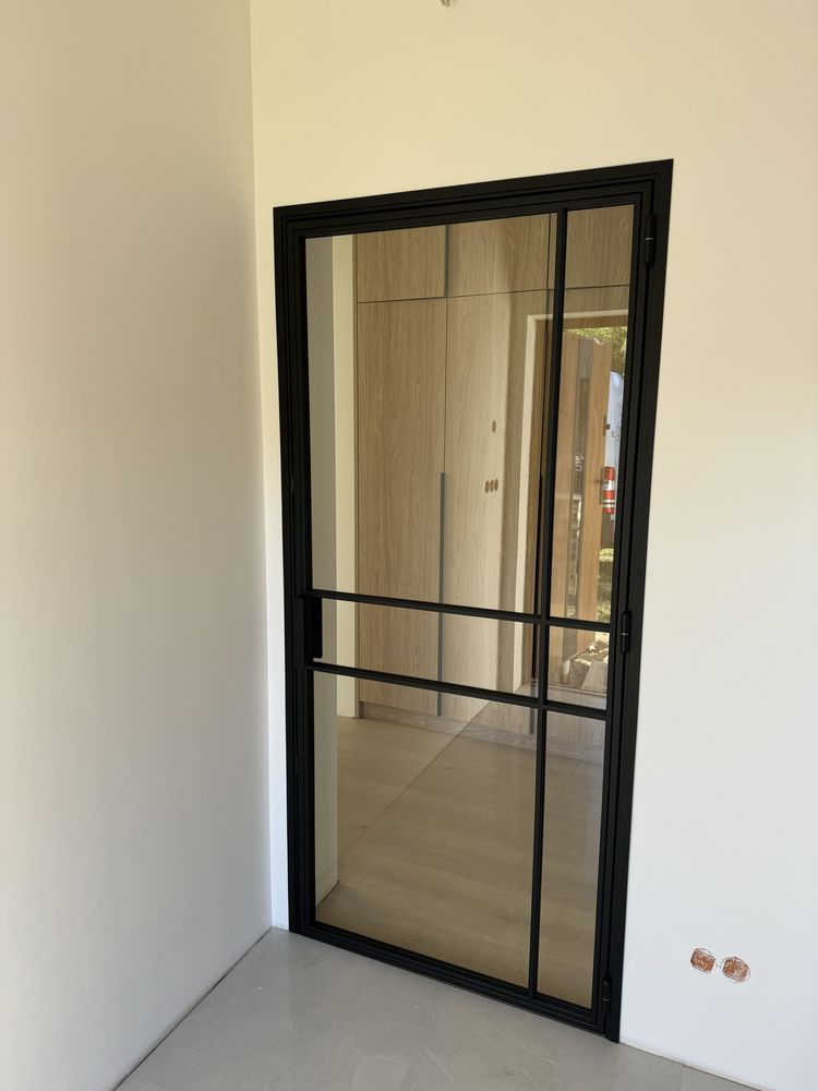 Zabudowy w stylu loft, drzwi przesuwne loft, ścianki szklane