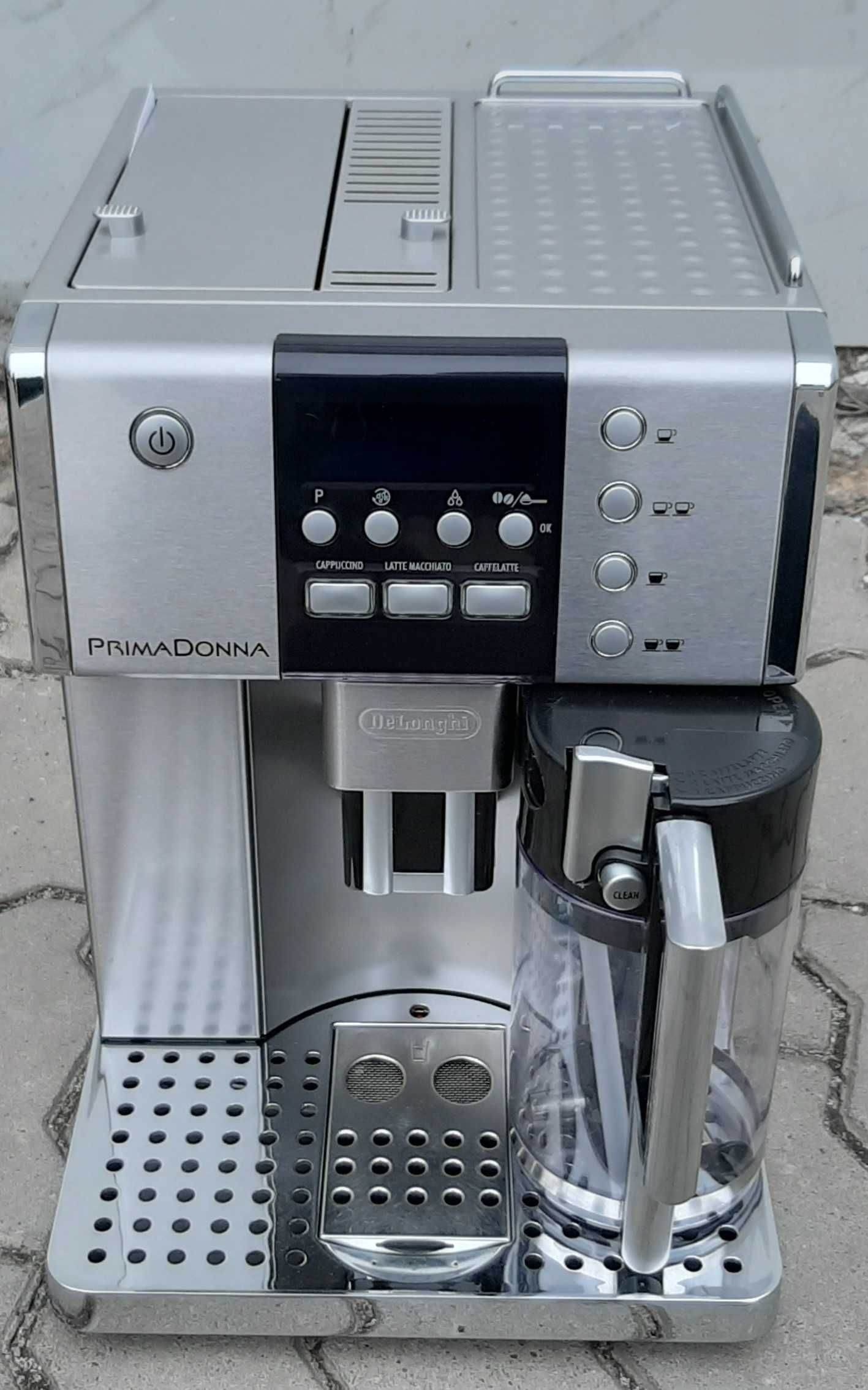 Кофемашина DeLonghi ESAM 6600 PrimaDonna с молочником капучинатором