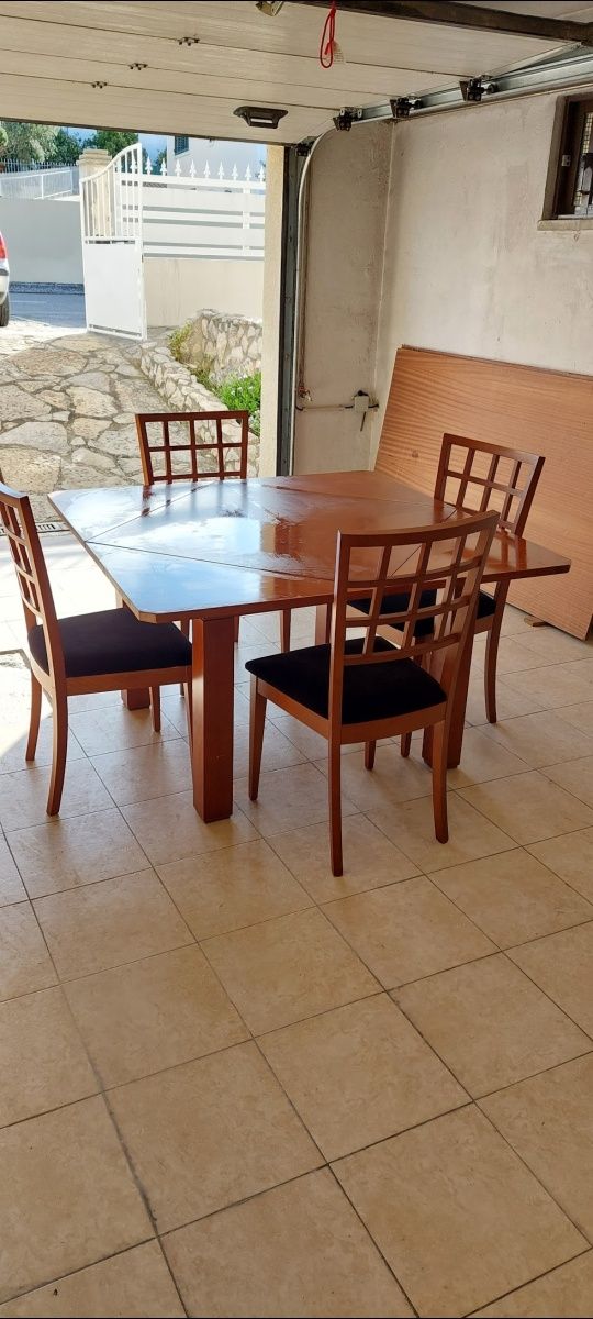 Mesa de jantar com 4 cadeiras