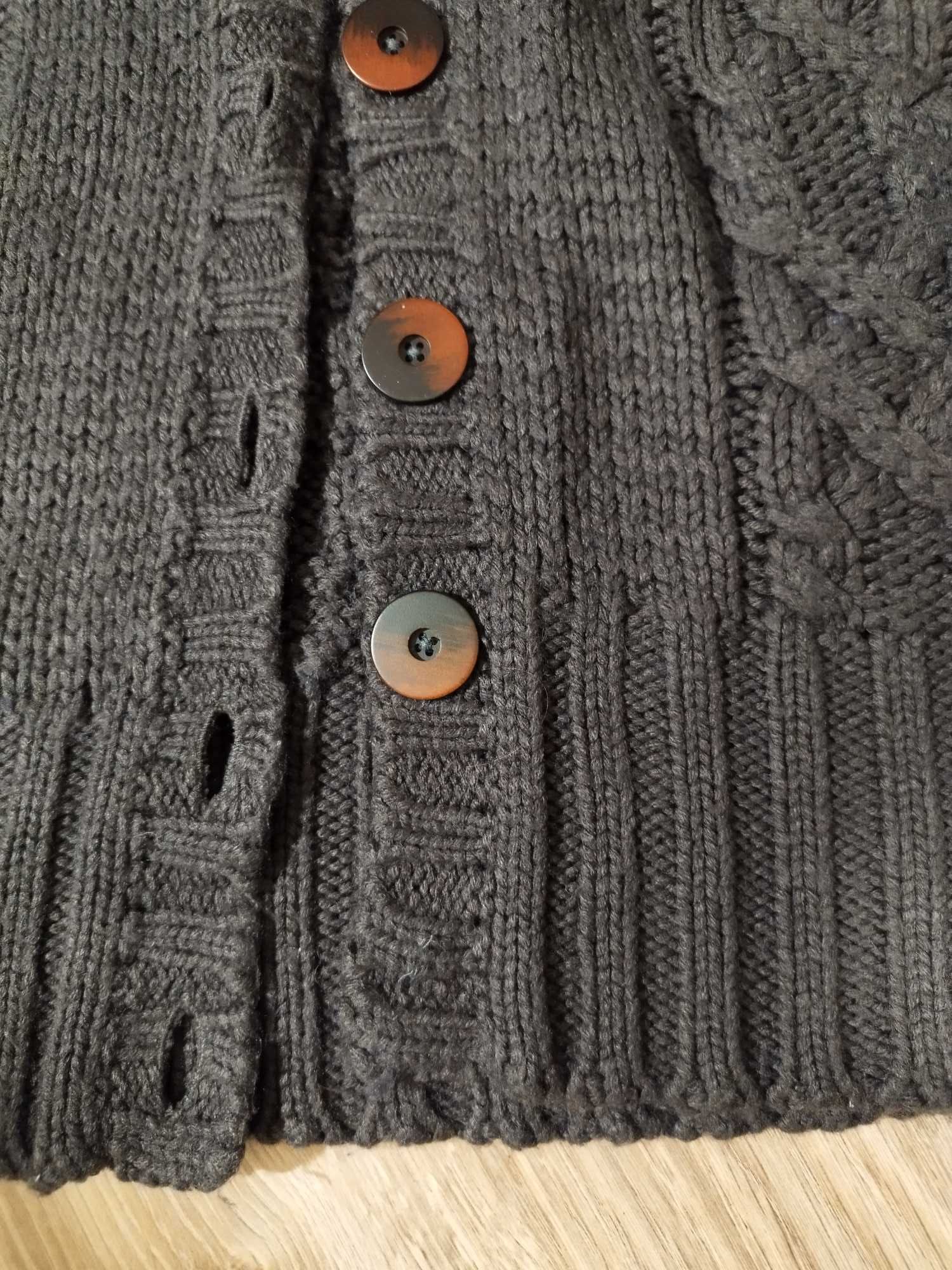 Gruby damski zapinany sweter