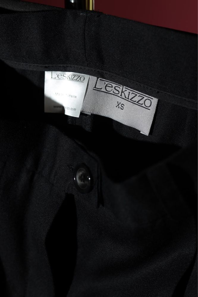 Брючний костюм Leskizzo, класика, тренд 2024