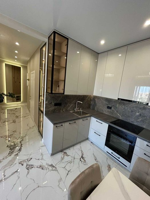 Продам. Квартиру в 61 жемчужине на Краснова. Средний этаж.