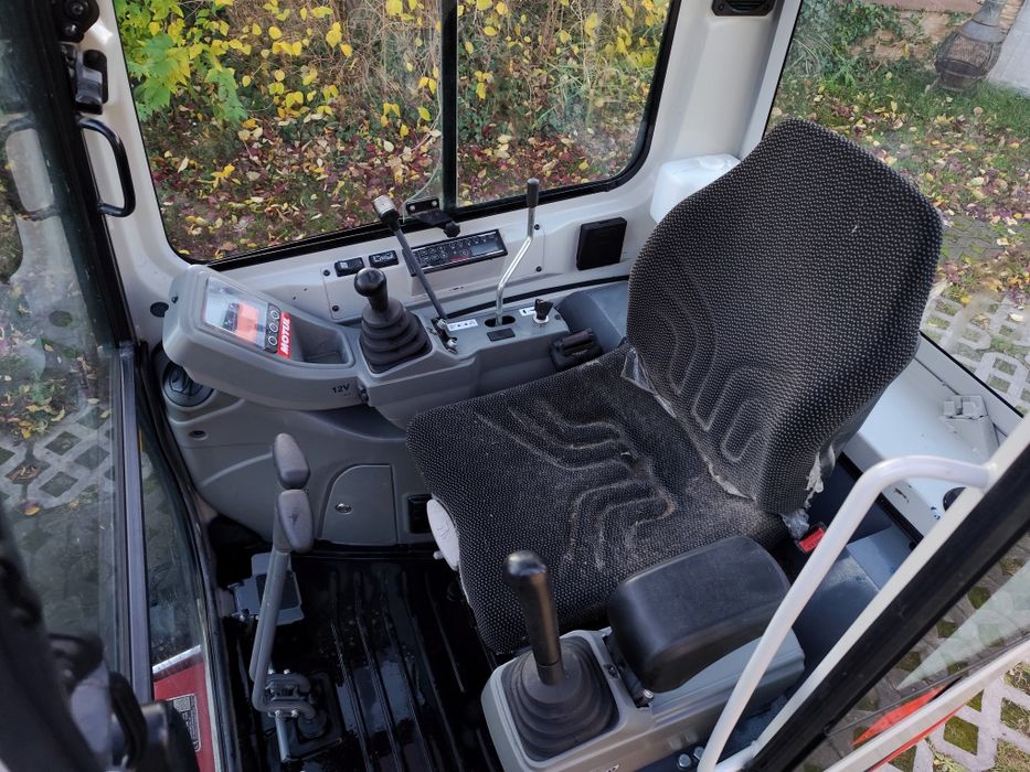 Minikoparka takeuchi Kubota cat jcb