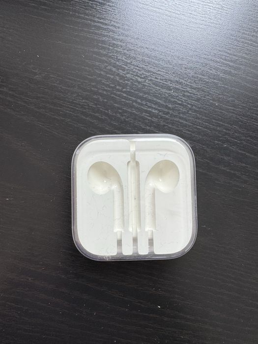 Коробка для навушників на 4 айфон