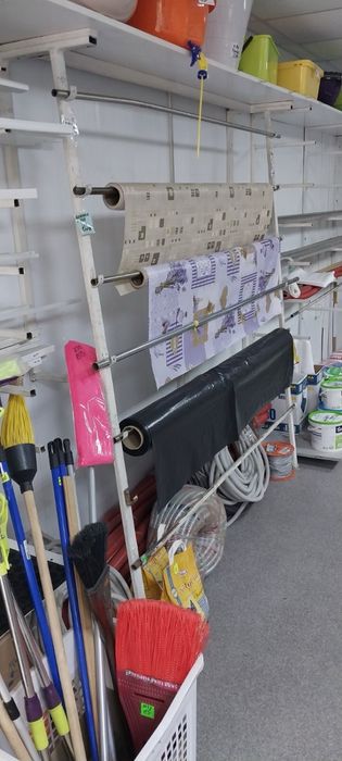 Піраміда пристінна, прилавок торгівельний, стелаж