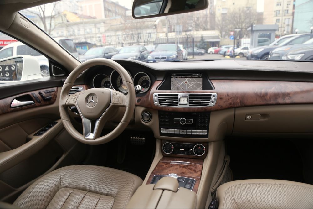 Продаю автомобіль Mersedes-Bens CLS500