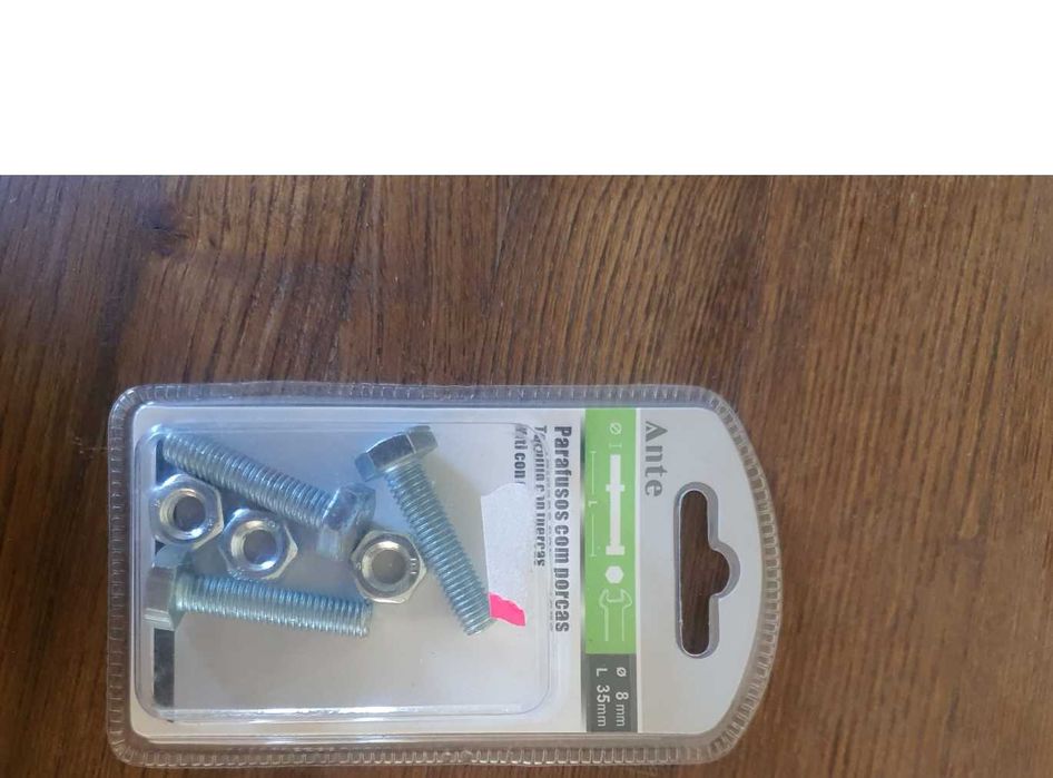 parafusos novos com porcas caixa selada