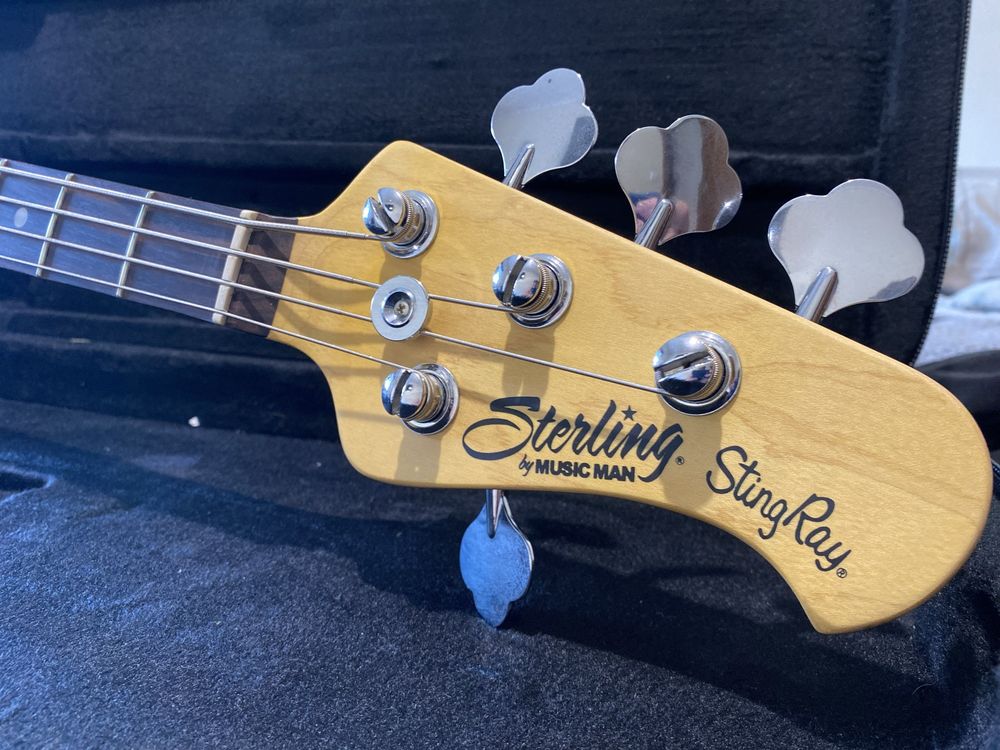 Baixo Sterling by Music Man Sting Ray 24 CA