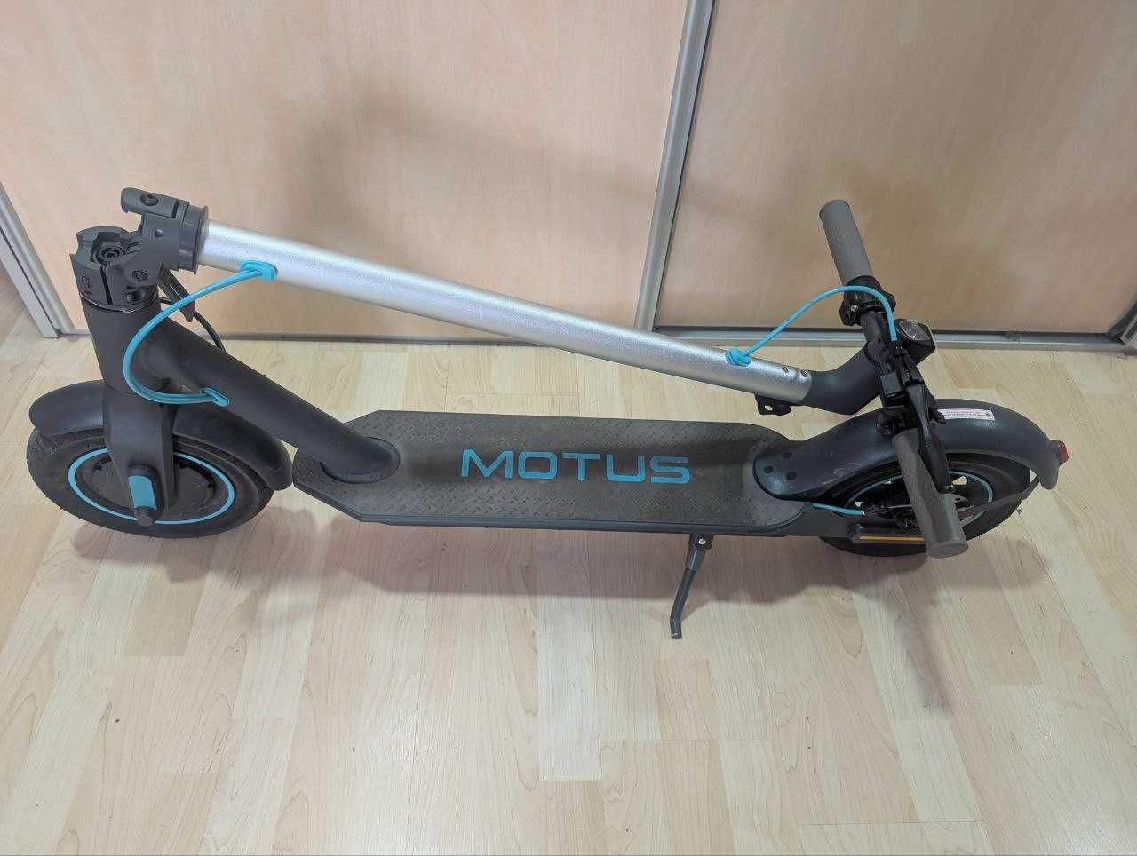 Hulajnoga elektryczna Motus Scooty 10" 2022 Lite